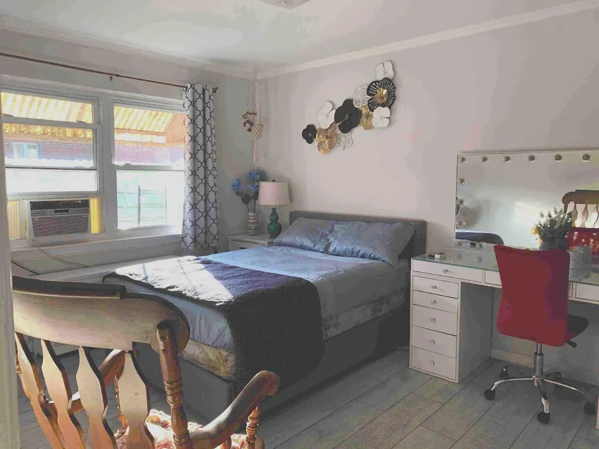 Cheerful 2 Bed Rooms Apartment In Heart Of Queens Nowy Jork